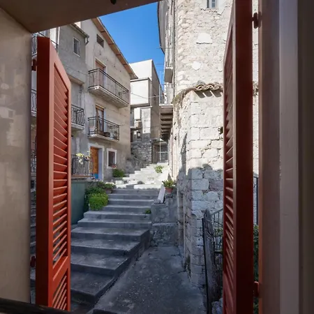 Apartment Beautiful Open Plan With A Fantastic Balcony View *