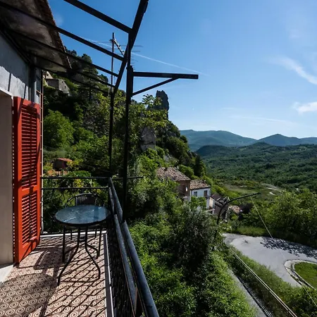 Beautiful Open Plan With A Fantastic Balcony View Apartament