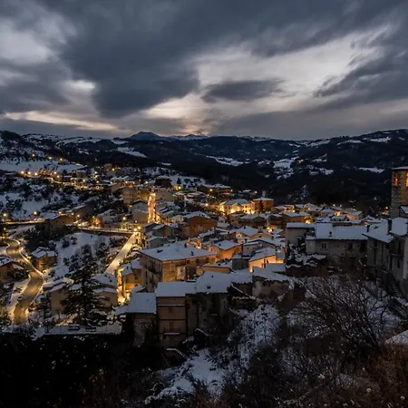 Beautiful Open Plan With A Fantastic Balcony View Apartament